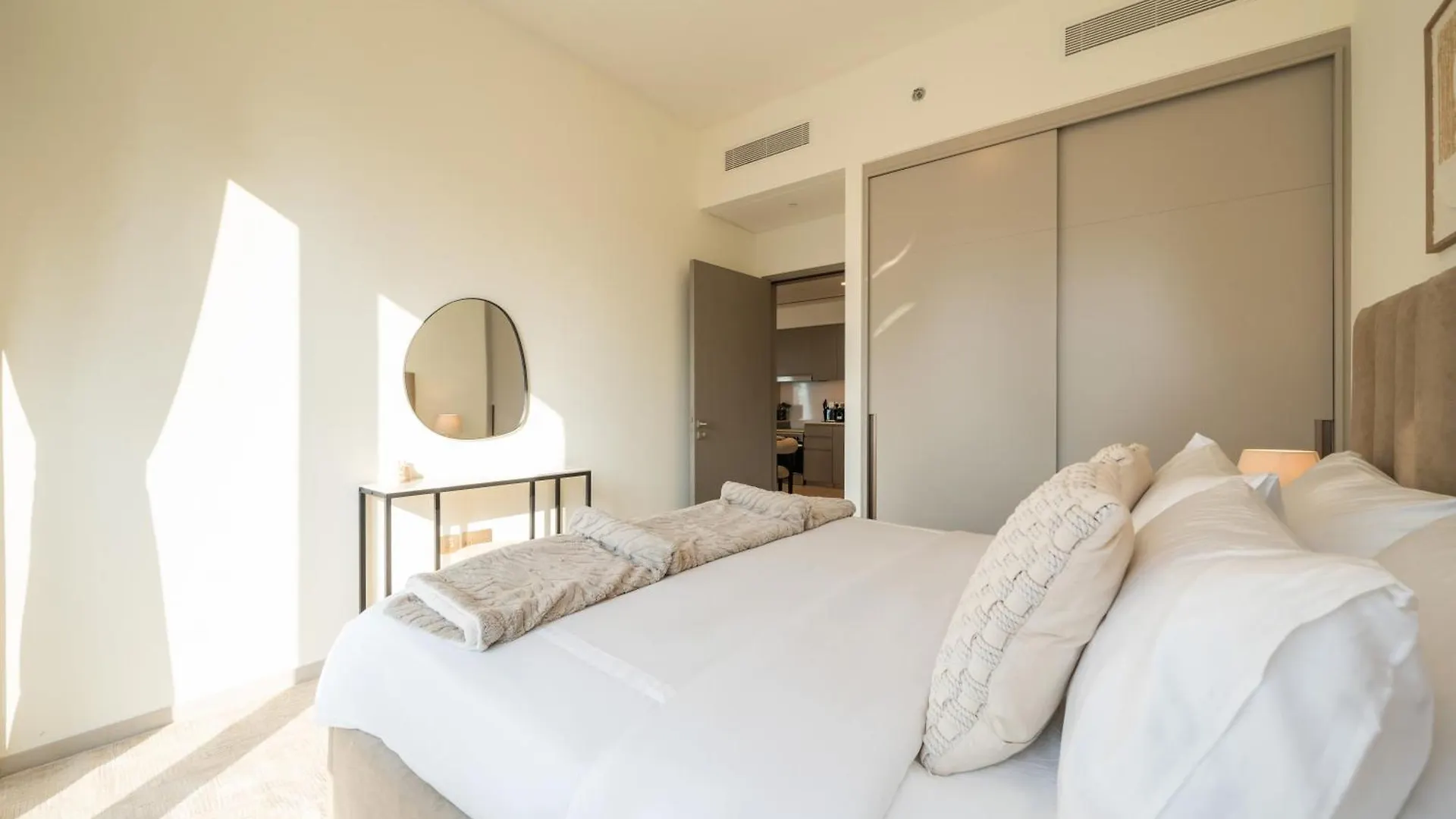 Luxurious 1-Bedroom Residence In Grande, Downtown Dubai Lägenhet